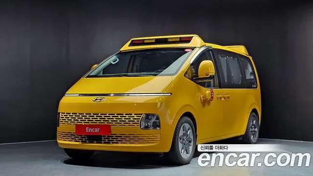 Hyundai Staria 11-Seater