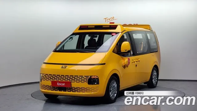 Hyundai Staria 15-Seater