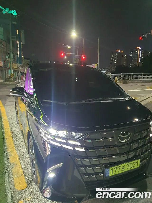 Toyota Alphard Executive Lounge