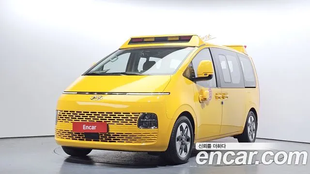 Hyundai Staria 11-Seater