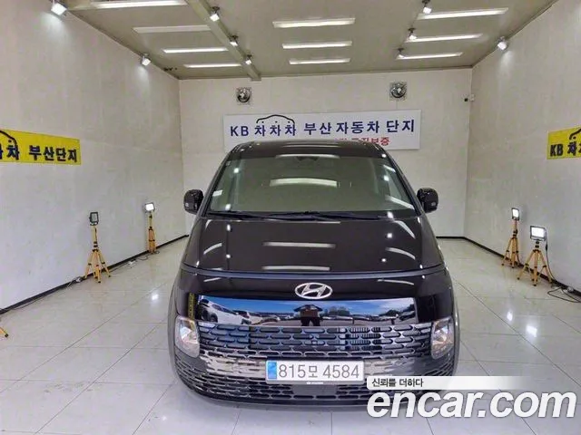 Hyundai Staria Modern