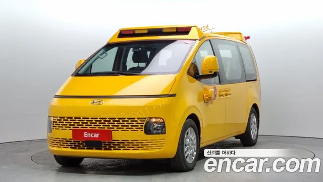Hyundai Staria 15-Seater