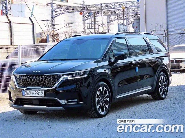 Kia Carnival Gasoline 7-Seater Signature