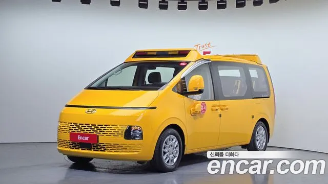 Hyundai Staria 15-Seater