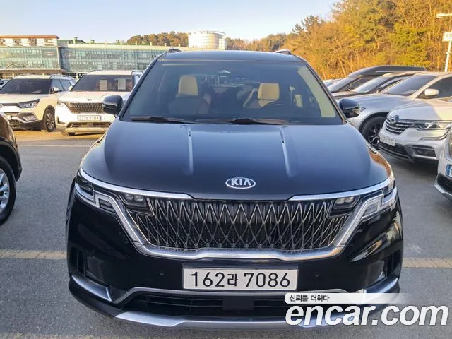Kia Carnival 9-Seater Noblesse