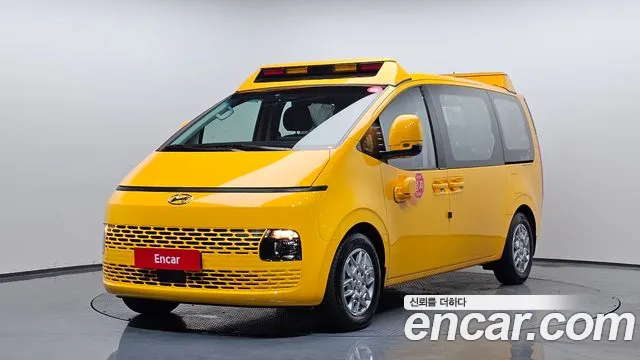 Hyundai Staria 11-Seater