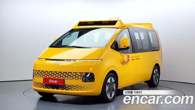 Hyundai Staria 11-Seater