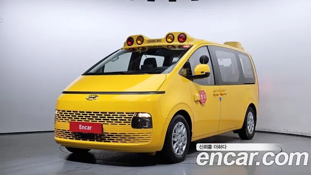 Hyundai Staria 11-Seater