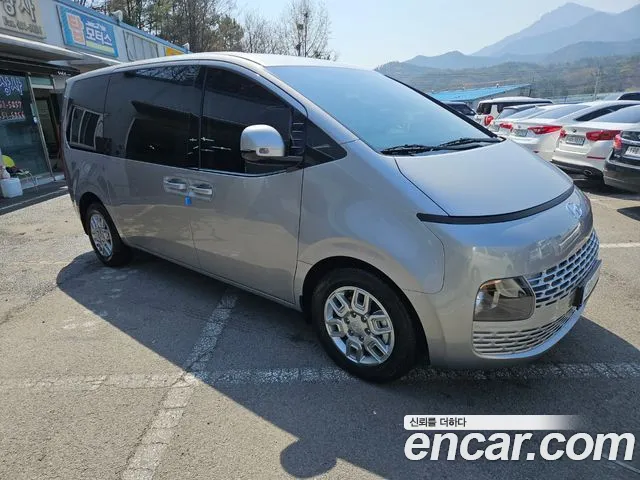 Hyundai Staria Modern