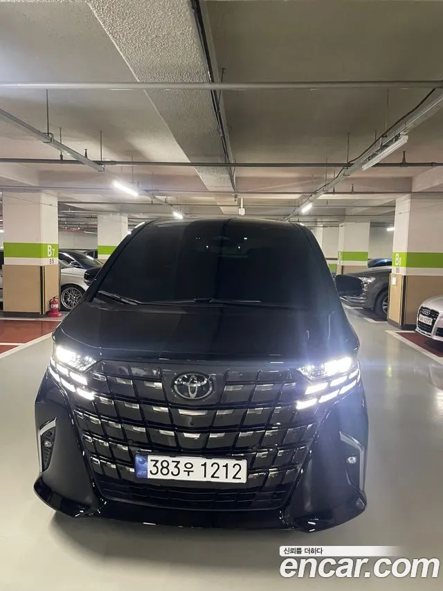 Toyota Alphard Executive Lounge
