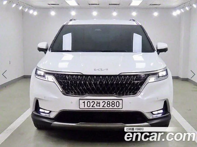 Kia Carnival 9-Seater Noblesse