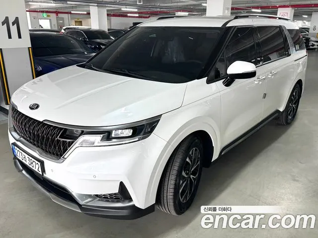 Kia Carnival 9-Seater Noblesse
