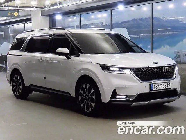 Kia Carnival 9-Seater Noblesse