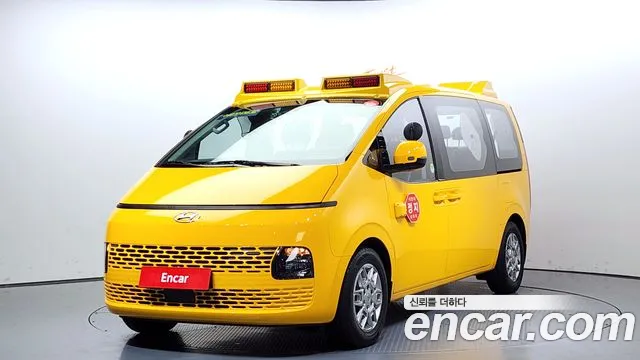 Hyundai Staria 11-Seater