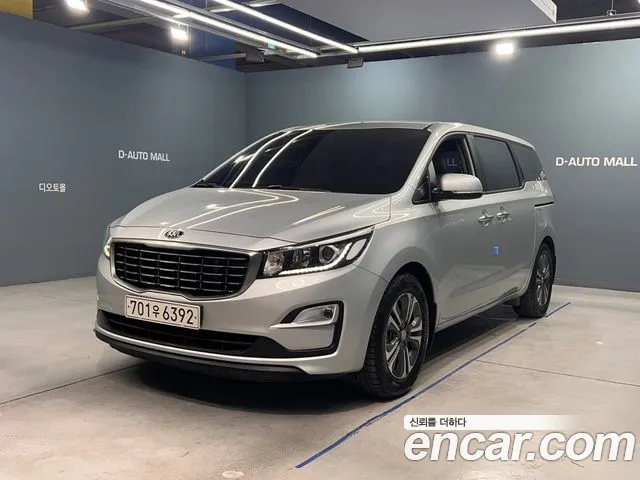Kia Carnival 11-Seater Deluxe