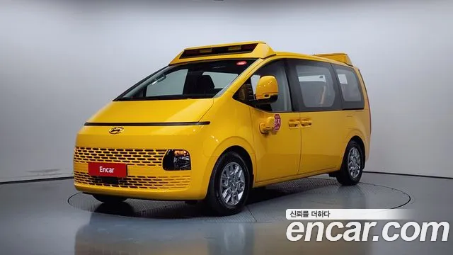 Hyundai Staria 15-Seater