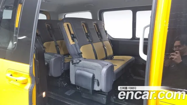 Hyundai Staria 15-Seater