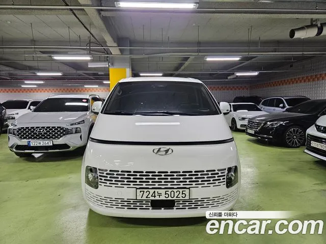 Hyundai Staria Modern
