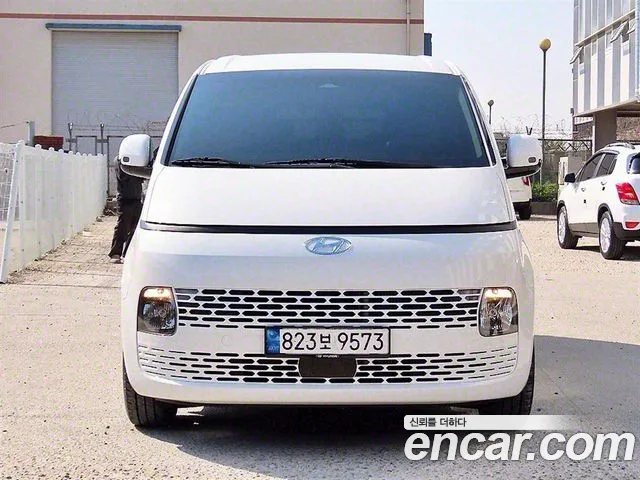 Hyundai Staria Modern
