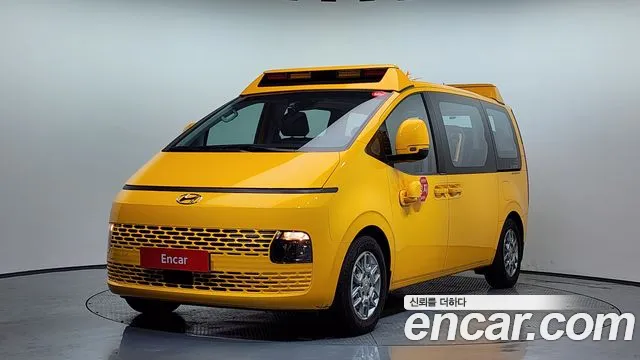 Hyundai Staria 15-Seater