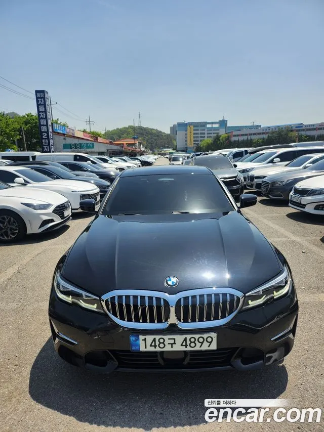 BMW 3-Series 320i Luxury