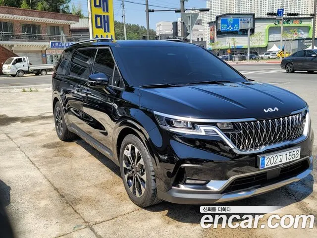 Kia Carnival 9-Seater Noblesse
