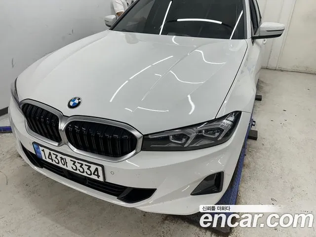 BMW 3-Series 320i