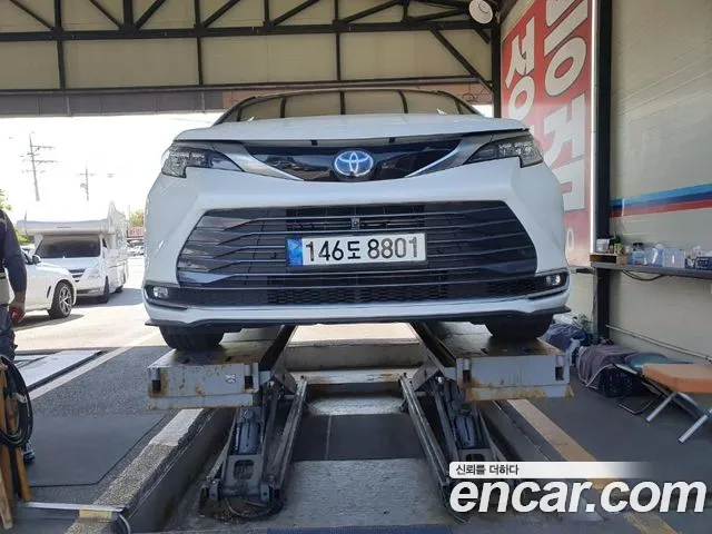 Toyota Sienna 2.5 Hybrid 2WD