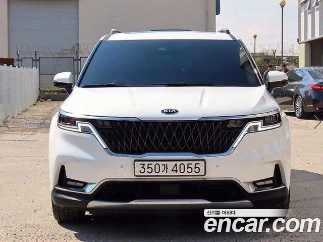 Kia Carnival 9-Seater Noblesse