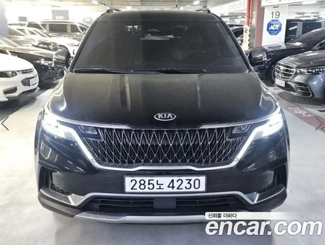 Kia Carnival 9-Seater Noblesse