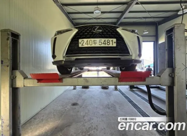 Lexus UX 2.0 2WD