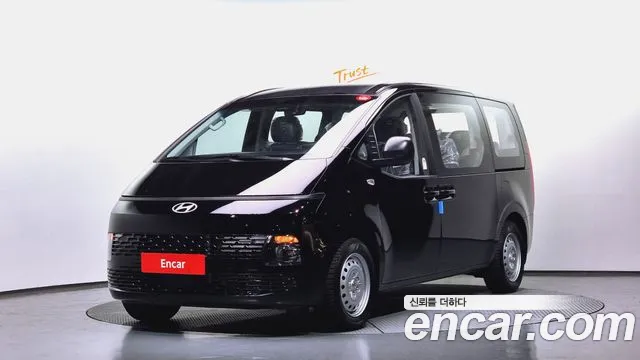 Hyundai Staria Smart