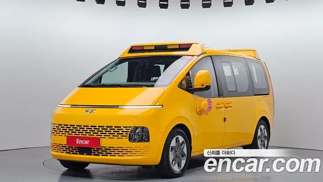 Hyundai Staria 11-Seater