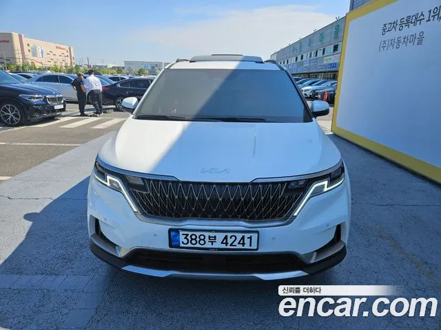 Kia Carnival 9-Seater Noblesse