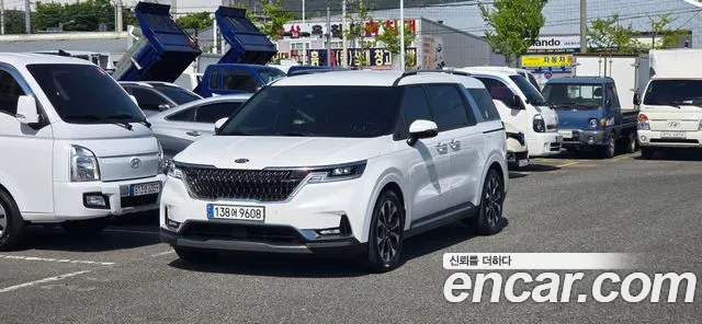 Kia Carnival 9-Seater Noblesse