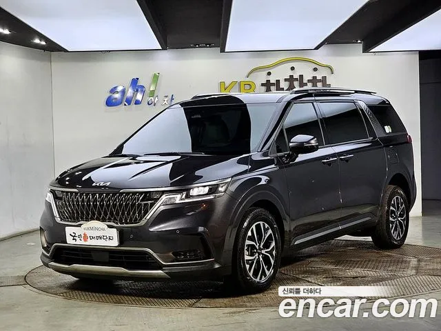 Kia Carnival Gasoline 5-Seater Wheel Chair Lift