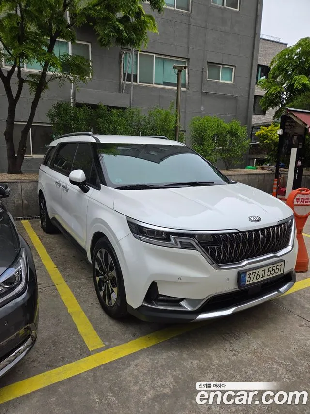 Kia Carnival 9-Seater Signature