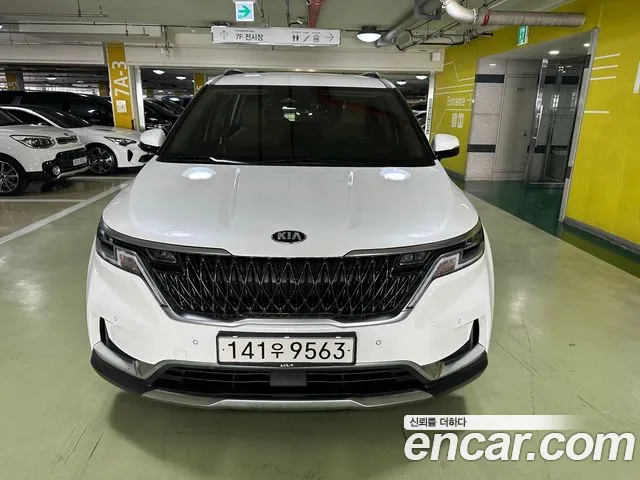 Kia Carnival 9-Seater Noblesse