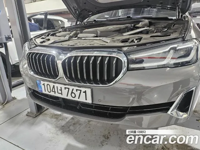 BMW 5-Series 520i Luxury