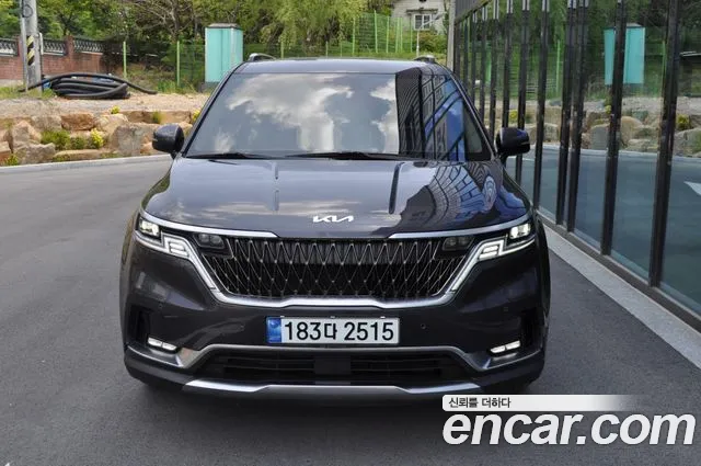 Kia Carnival 9-Seater Noblesse