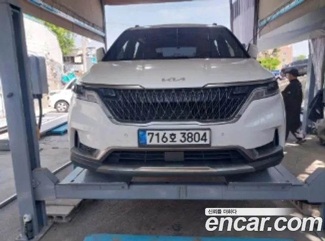 Kia Carnival 11-Seater Noblesse