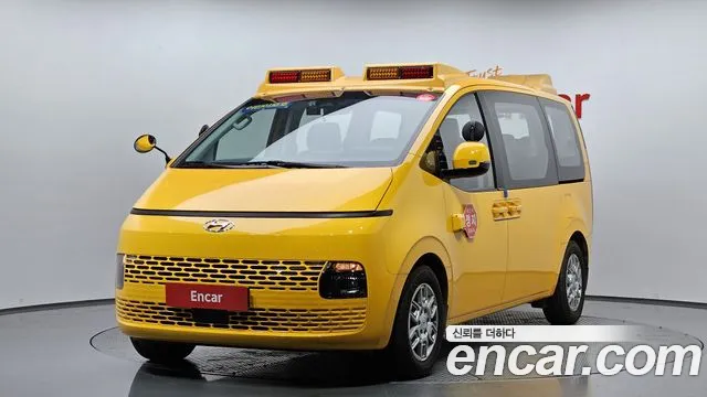 Hyundai Staria 11-Seater
