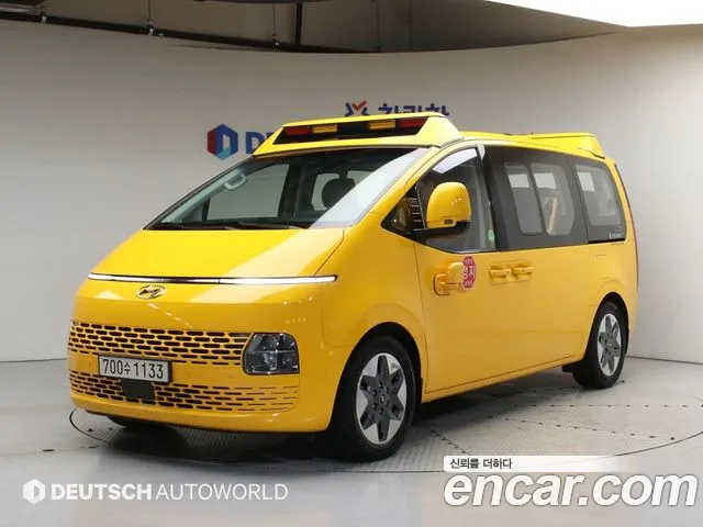 Hyundai Staria 14-Seater