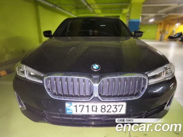 BMW 5-Series 530i xDrive Luxury