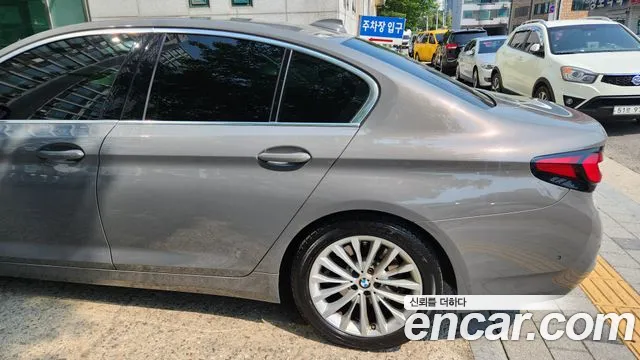 BMW 5-Series 520i Luxury