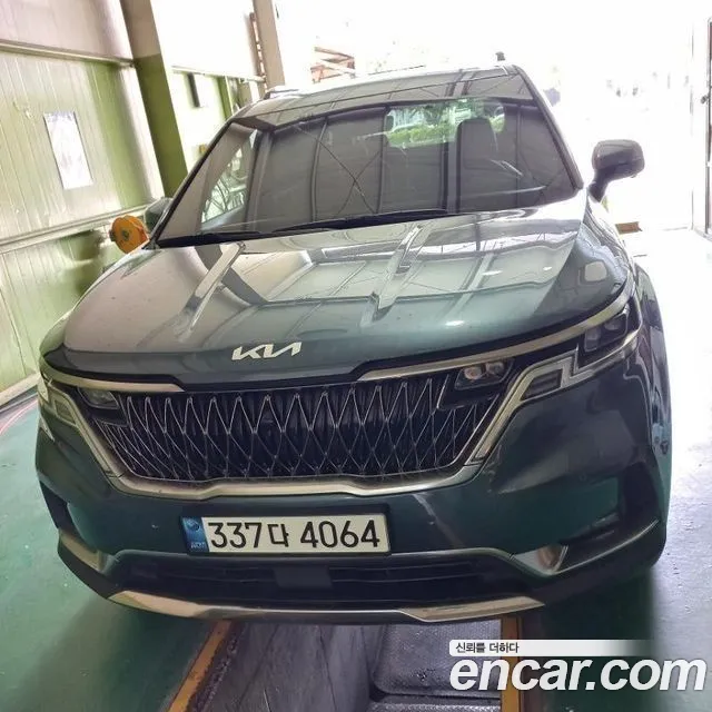 Kia Carnival 9-Seater Noblesse