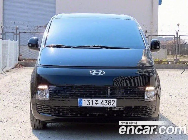 Hyundai Staria Modern