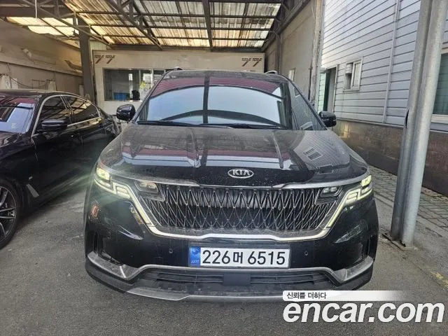 Kia Carnival 9-Seater Noblesse