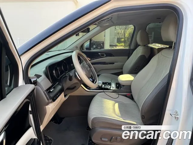 Kia Carnival 9-Seater Noblesse