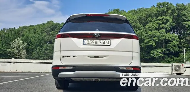 Kia Carnival 9-Seater Prestige